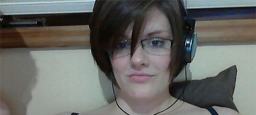 jeune femme célibataire en webcam